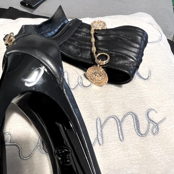 Versace Medusa heels - Picture 8 of 10